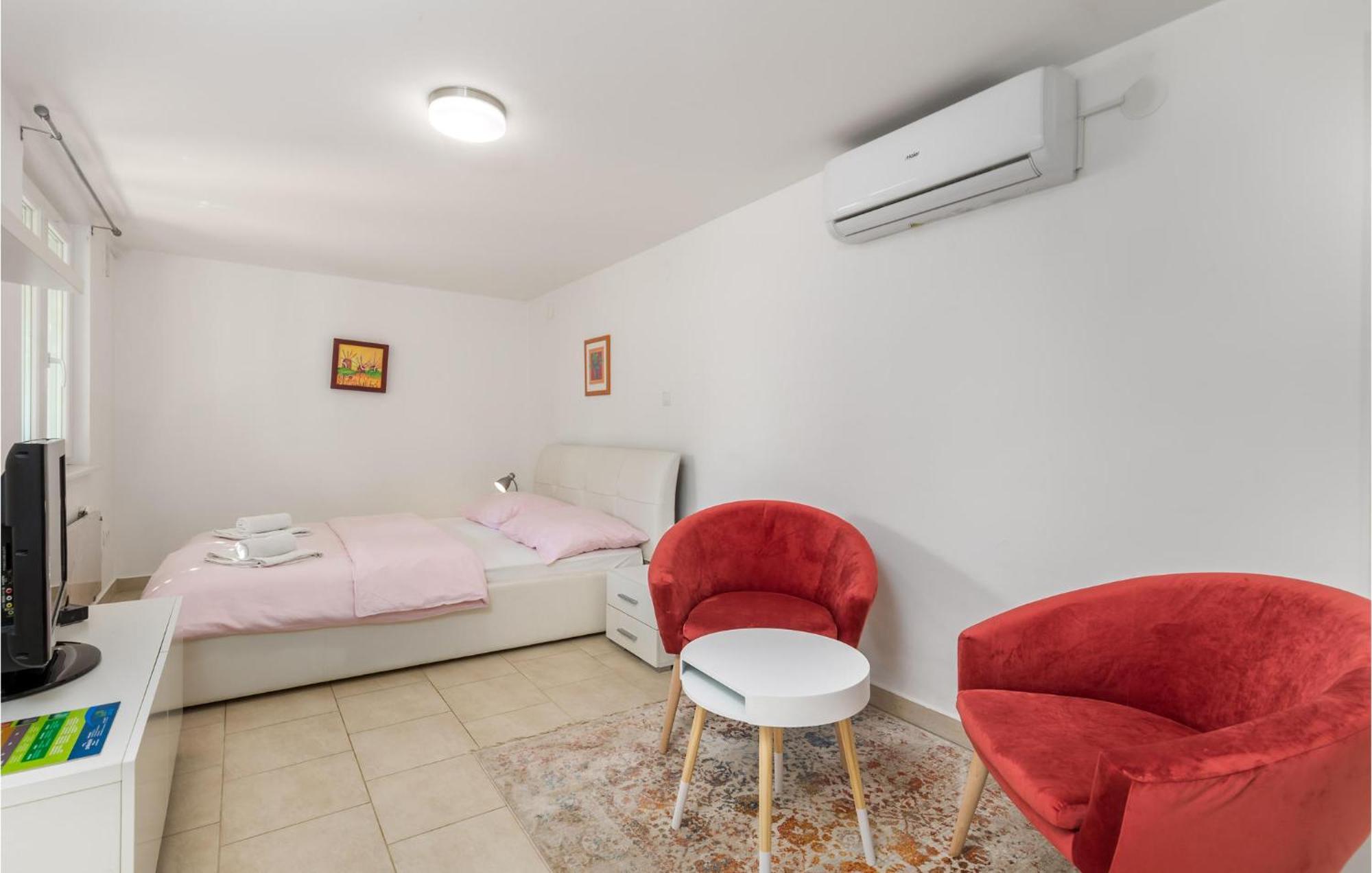 Nice Home In Krk With Kitchen 克尔克 外观 照片
